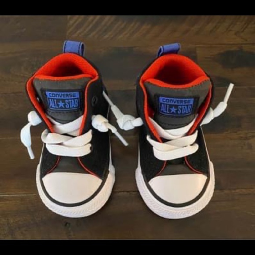 Converse infant shoes nwot